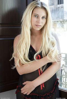 Natural Beautiful Blond Teen Lilly Bella