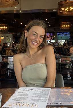 Leila Reveals Tits In Public Restroom