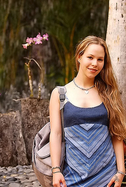 Shining Amateur Fiona Upskirts In Public