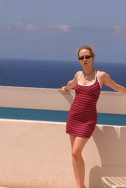 Shining Amateur Fiona Upskirts In Public