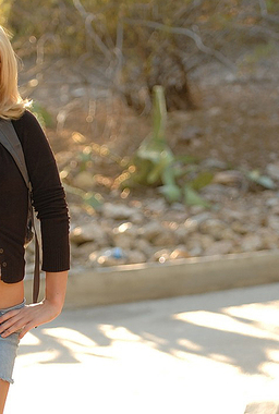 Blond Sarah Playing With Her Juicy Butt
