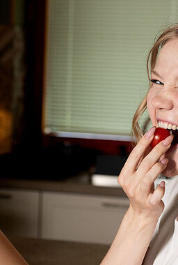 Valeria Mint Teasing Nude In Kitchen