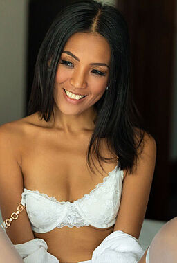 Tanned Brunette Babe Donnabelle