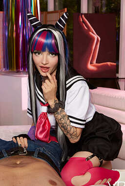 Cosplaying Babe Lola Fae