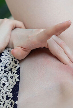 Teen Pearl Fingering And Cumming