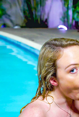 Porn In The Pool With Dixie Lynn