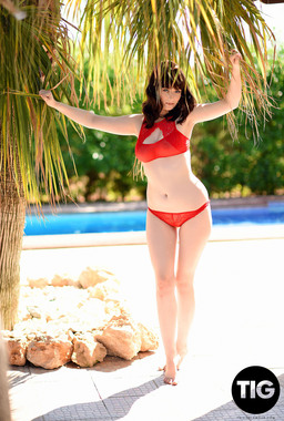 Glam Milf Jess Lou In Red Bikini
