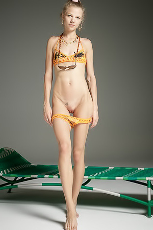 Riana in yellow bikini