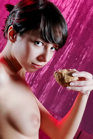 Sola Lovely Beauty Brunette