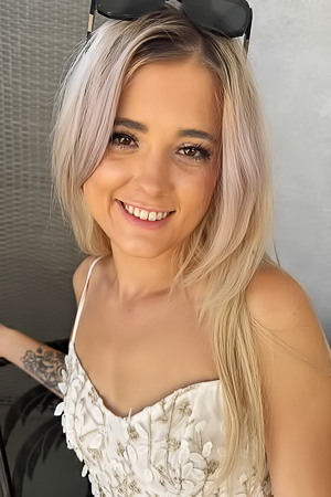 Date & Spreads - Nicole Nichols BTS