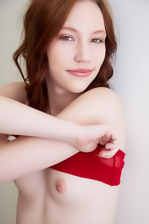 Maya Sinn Captivating Czech Beauty With Emerald-green Eyes