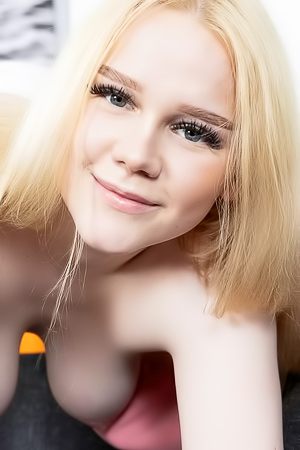 Murka Teasingly Stretches Toys Between Her Juicy Thighs