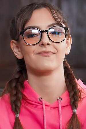 Serena Hill Closes Eyes During Stand and Carry Fuck