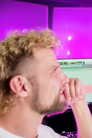 Sarahs Bubble Butt Sways as She Rides His Thick Dick